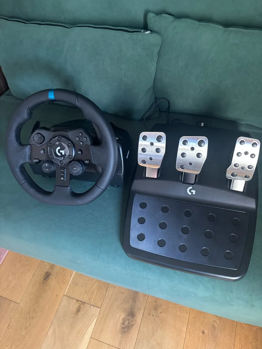 Logitech G923 steering wheel and pedals - Image 2
