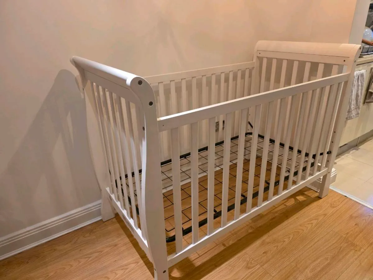 sleigh-style  baby crib and changing table - Image 3