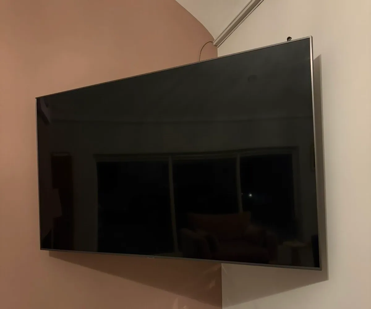 Samsung 75-inch 4K Smart Tv - Image 1