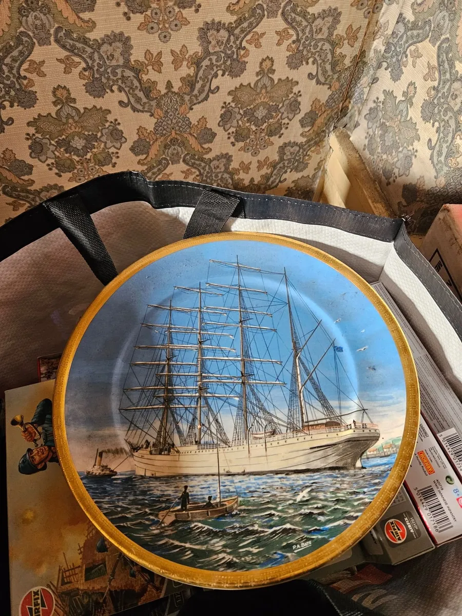 Vintage Arklow Pottery Plate - Image 1