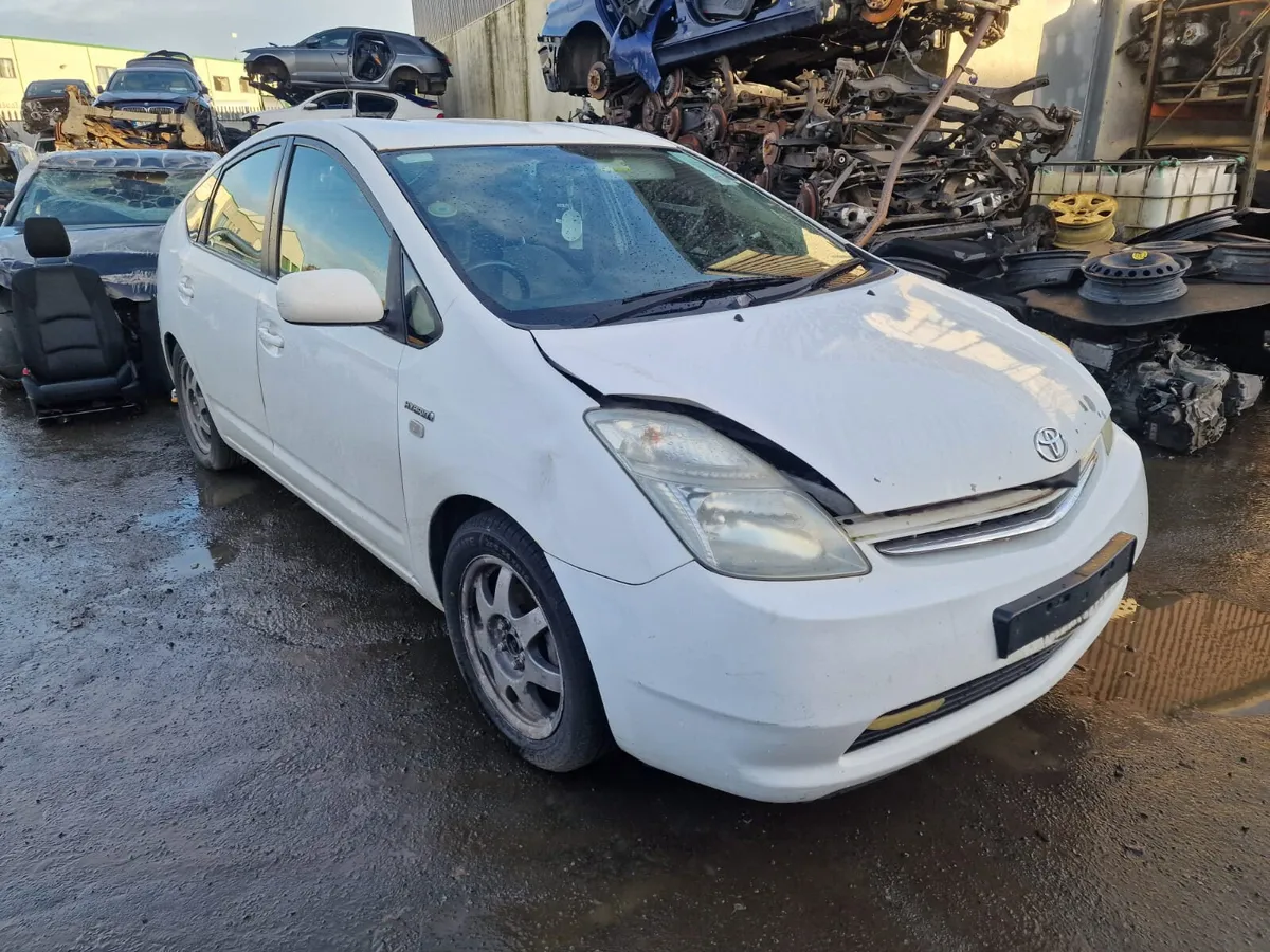 08 TOYOTA PRIUS  1.5  HYBRID FOR BREAKING - Image 2