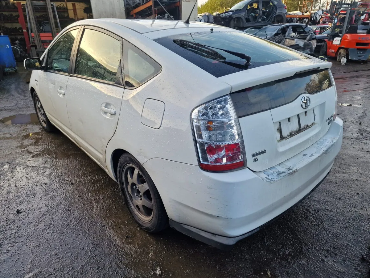08 TOYOTA PRIUS  1.5  HYBRID FOR BREAKING - Image 4