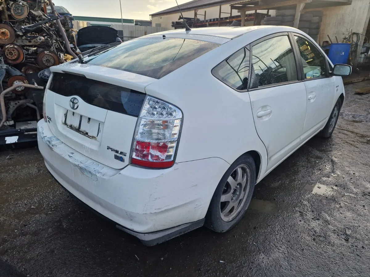 08 TOYOTA PRIUS  1.5  HYBRID FOR BREAKING - Image 3