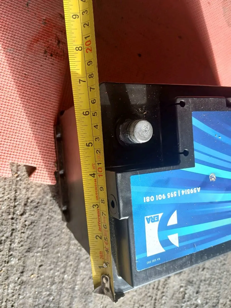 Car battery - Image 1