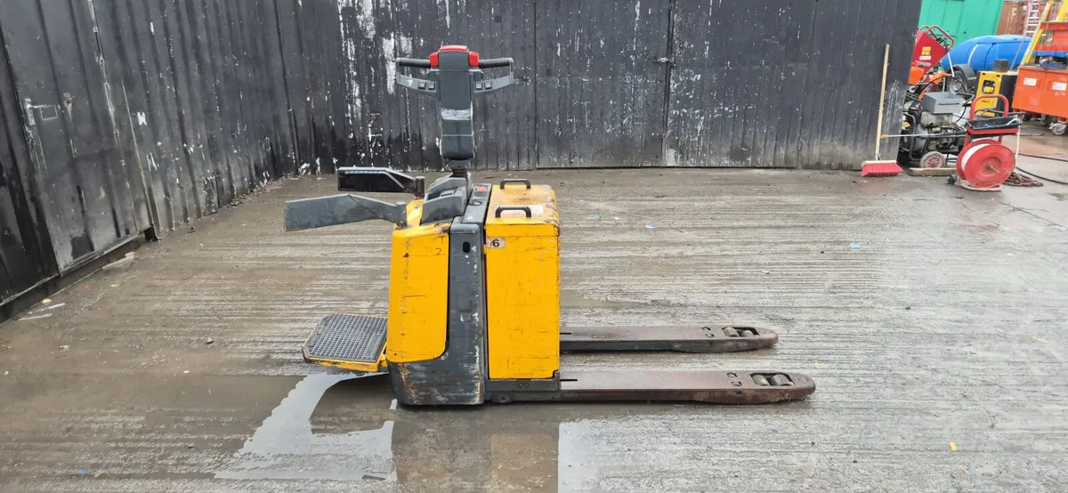 Electric Powered Pallet Truck - Image 3