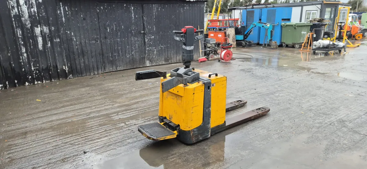 Electric Powered Pallet Truck - Image 4