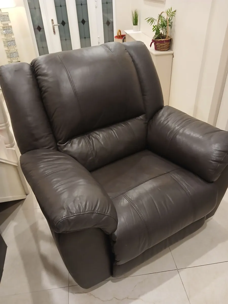 Recliner Chair - Image 1
