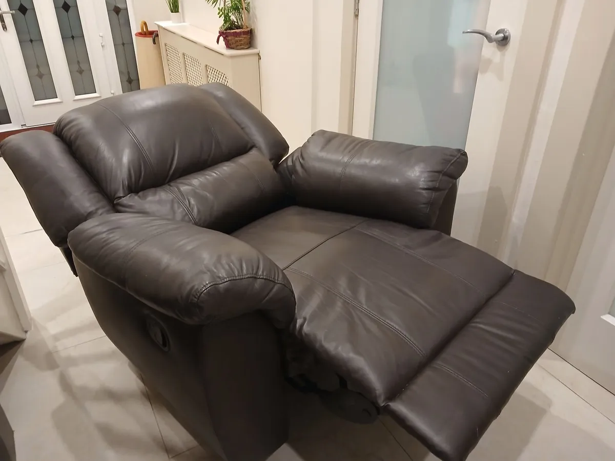 Recliner Chair - Image 3