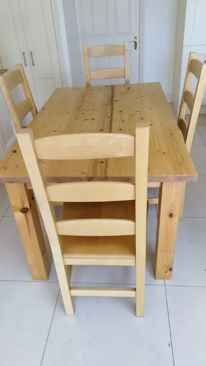 Kitchen table and 4 chairs - Image 1
