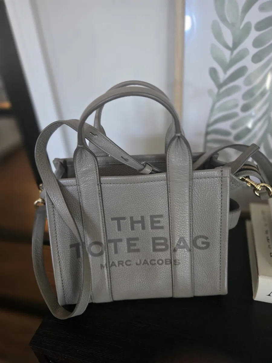 MARC JACOBS The Leather Medium Tote Bag - Image 2