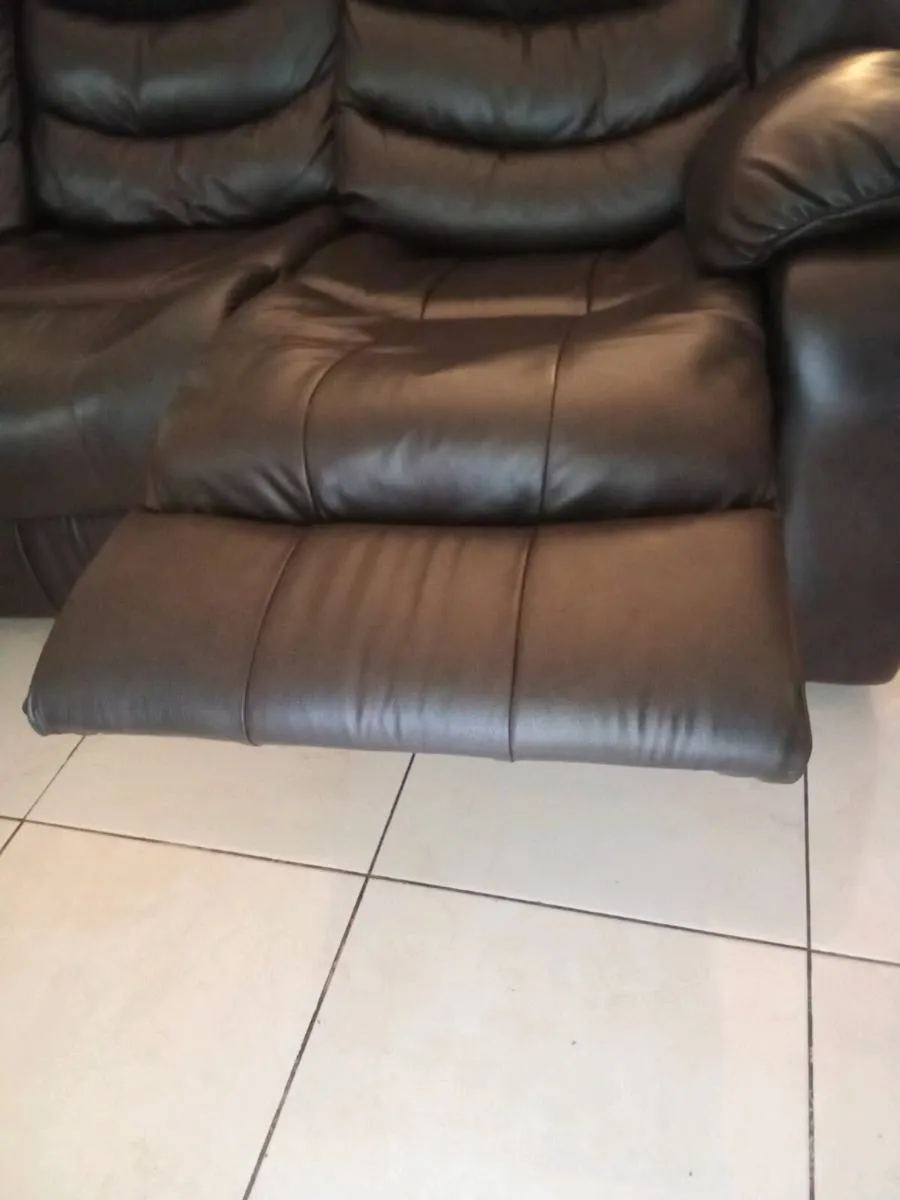 Leather recliner - Image 3