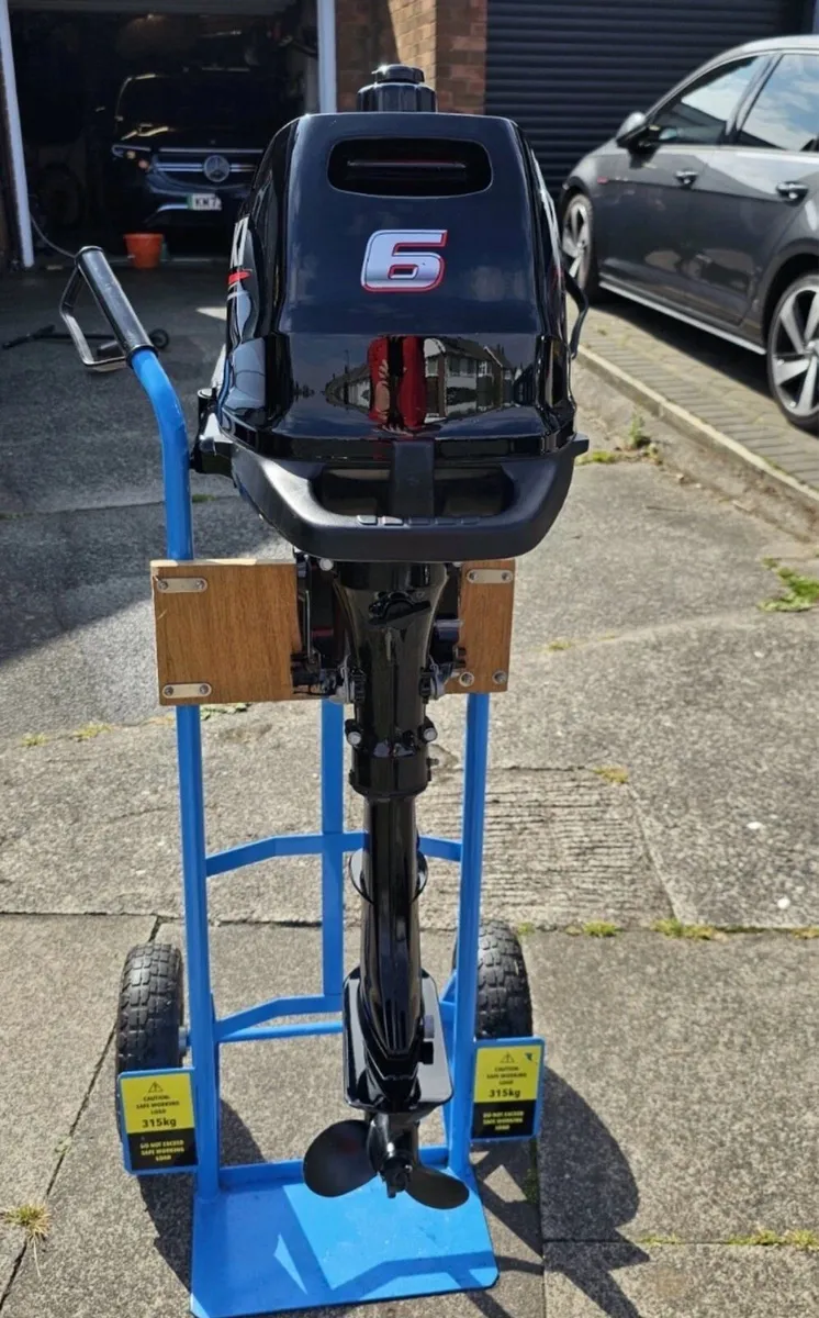 Suzuki 6hp outboard - Image 3