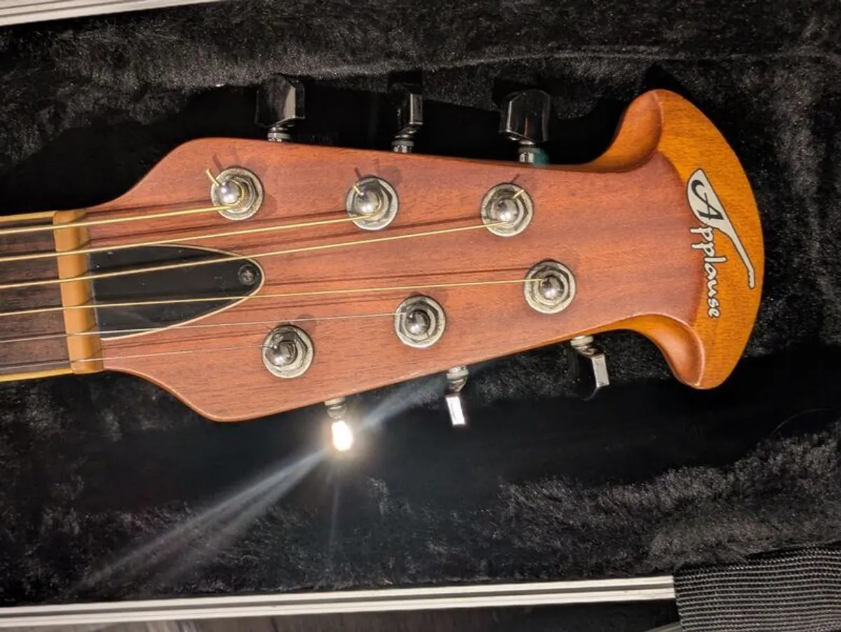 Ovation AE44-RR + hardcase - Image 4