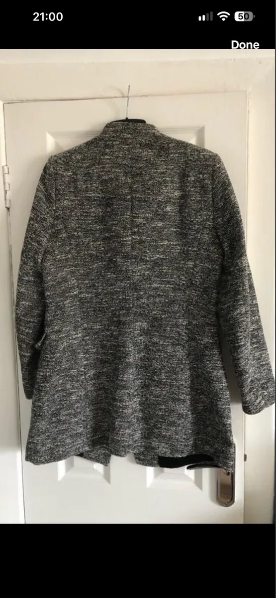 Ladies Zara coat size L €10 - Image 3