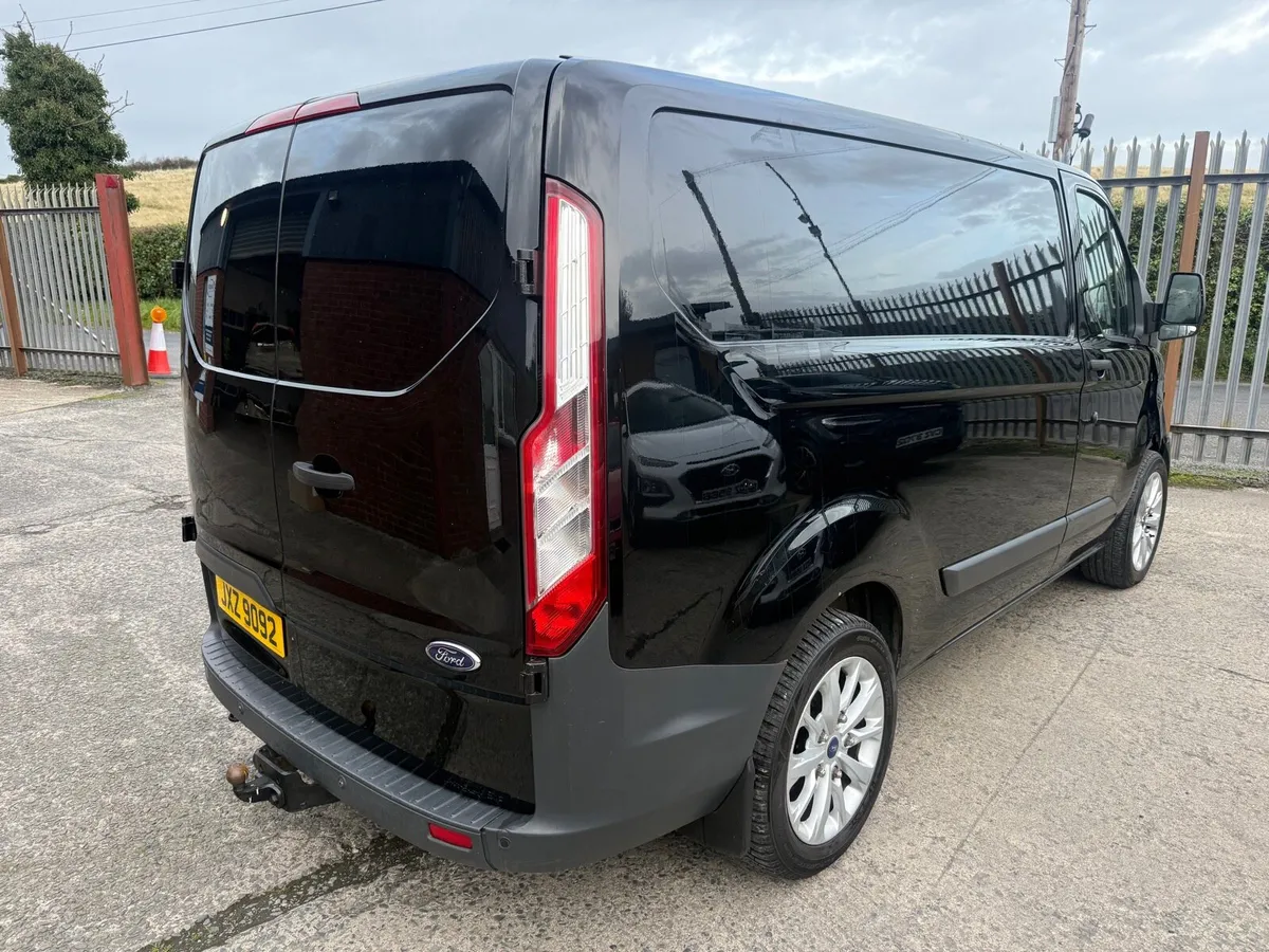 2016 FORD TRANSIT 2.2TDCi 125ps Low Roof Trend Van - Image 4