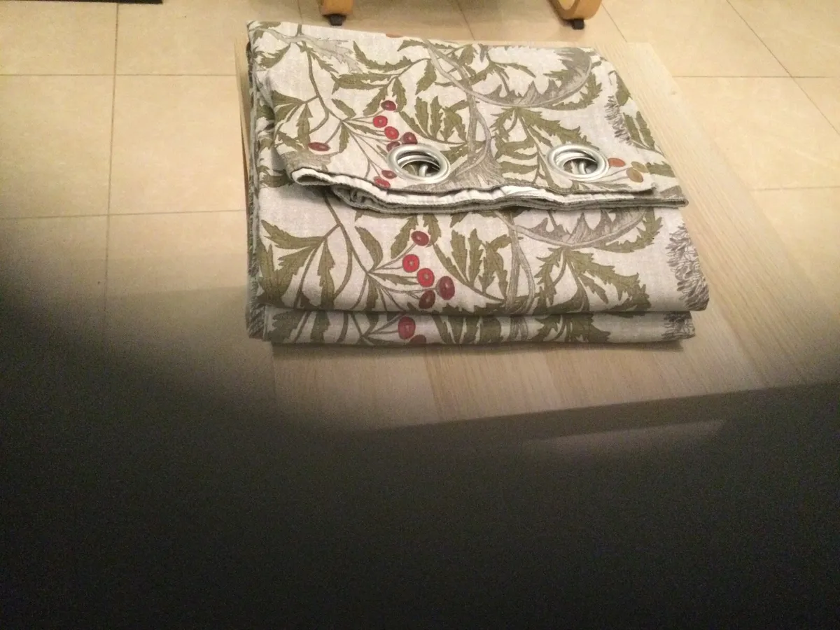 Curtains - Image 3
