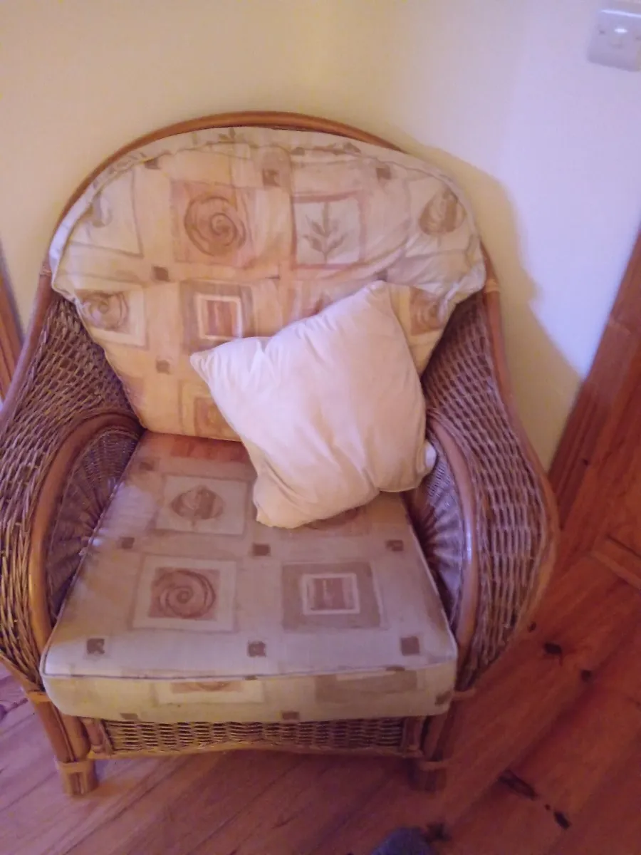 Wicker furniture for sale - Image 4