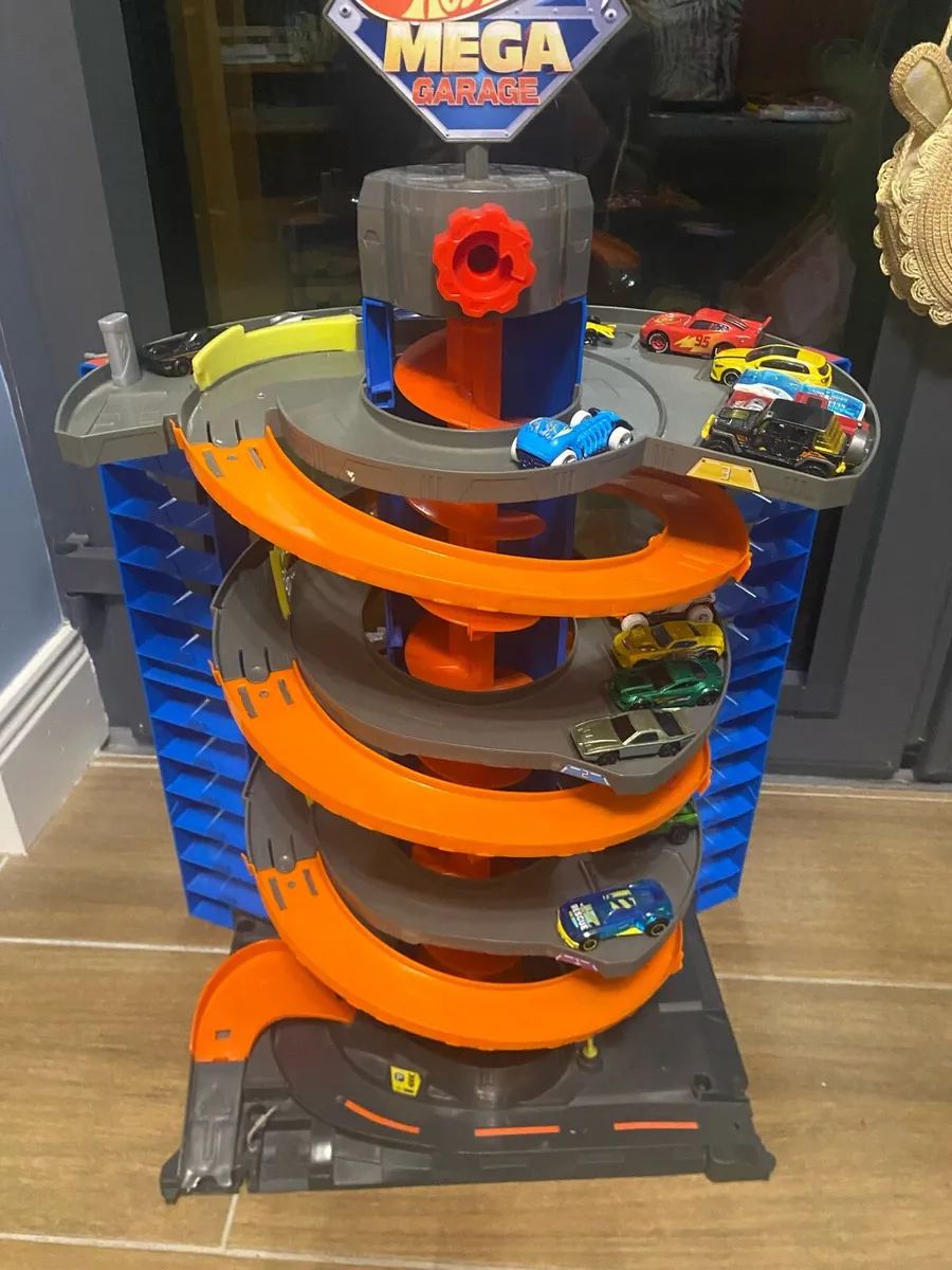Hot wheels garage