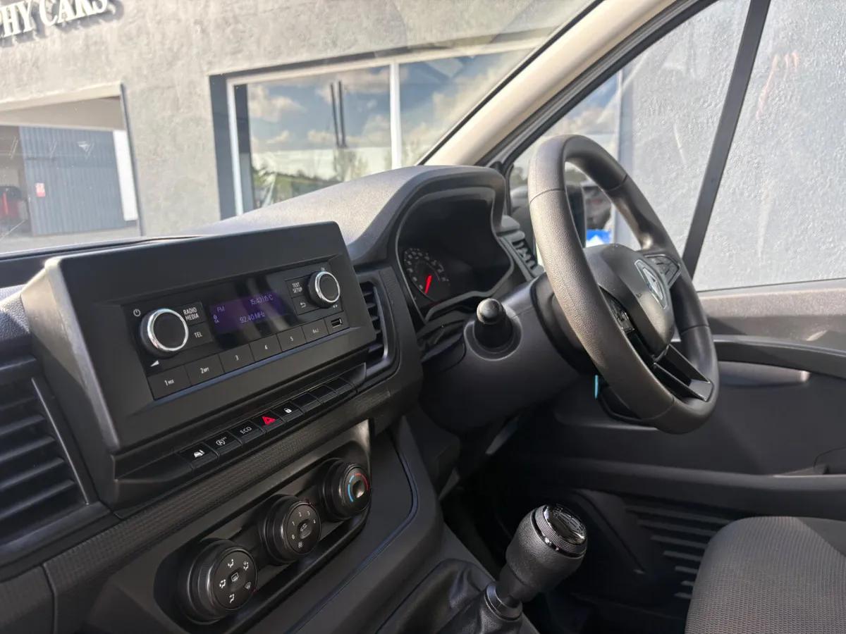 Renault Trafic Business 2.0D 2024 - Image 2