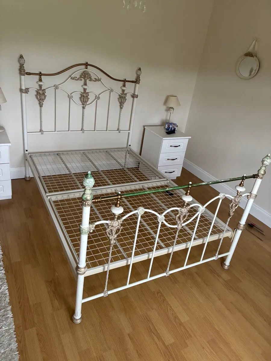 Bed frame - Image 1