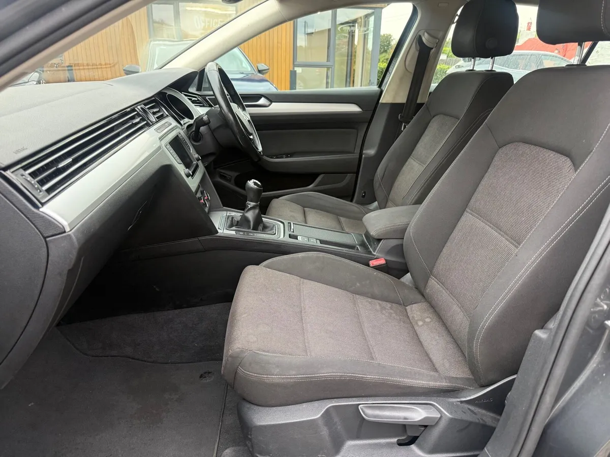 Dec ‘15 VW PASSAT 2.0 TDI SE 4dr 6sp - Image 3