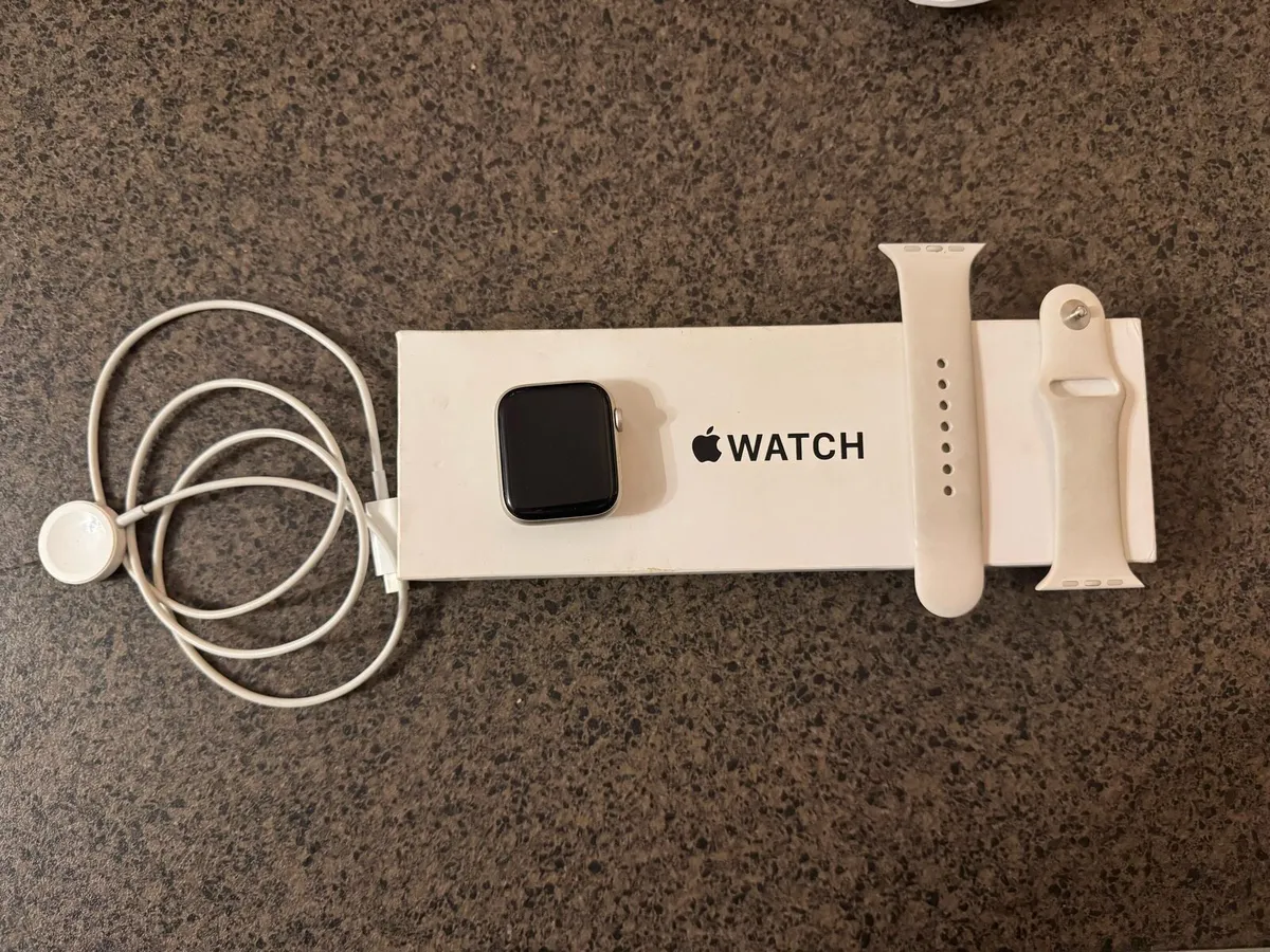 Apple Watch SE gen2 - Image 1