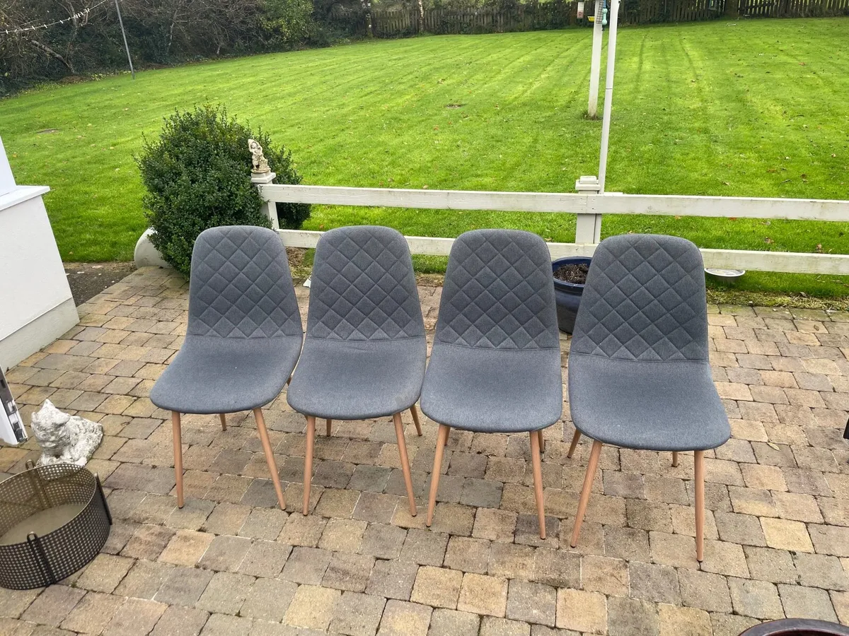 4 chairs - Image 1