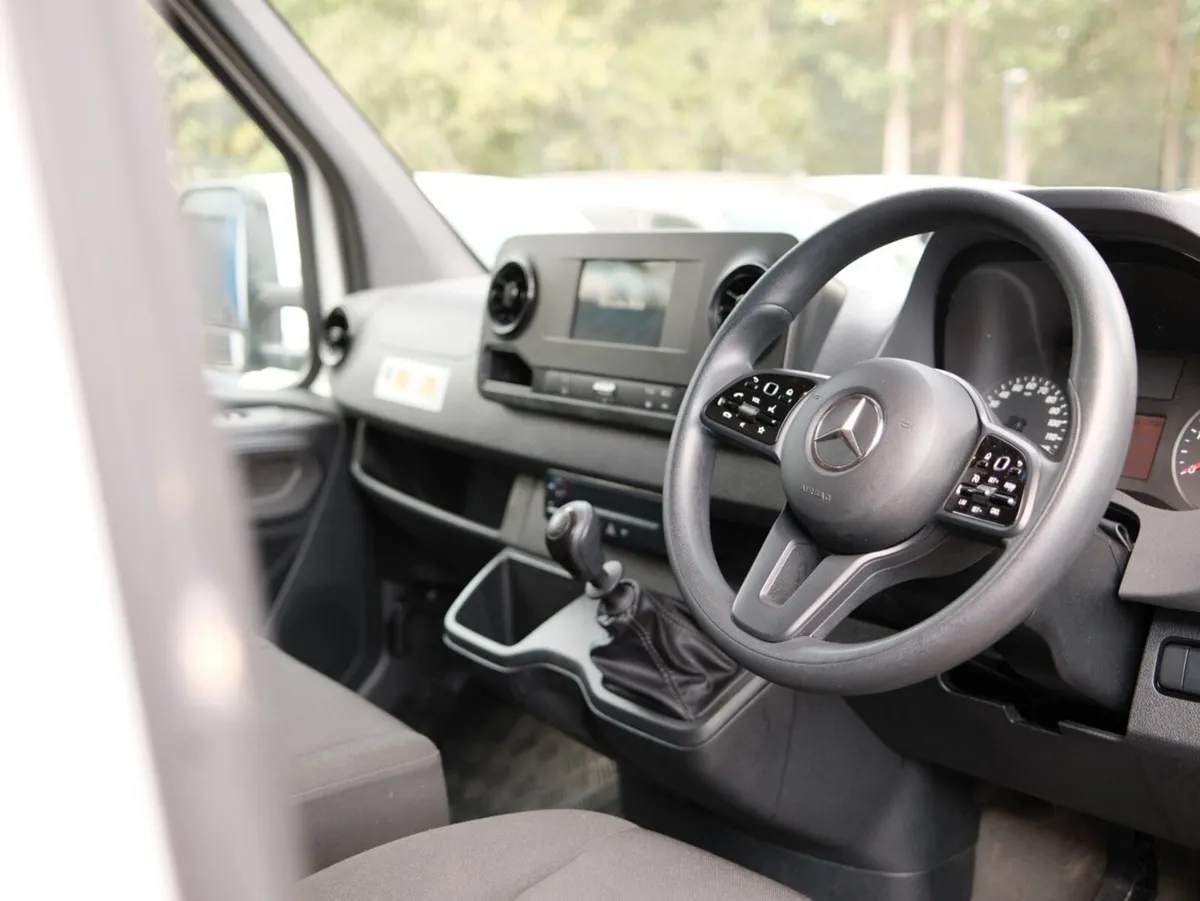 2022 Mercedes-Benz Sprinter CurtainSider Van - Image 4