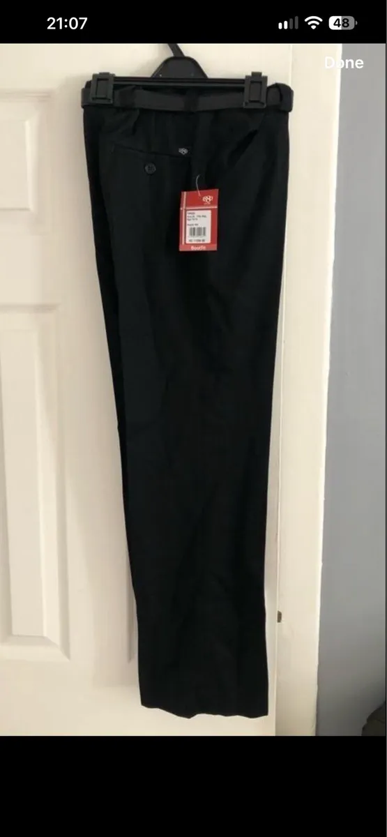 Mens BNWT trousers age 13/14 €15 - Image 4