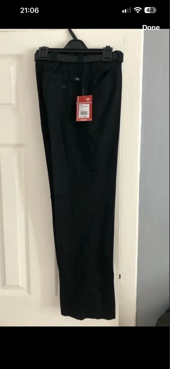 Mens BNWT trousers age 13/14 €15 - Image 1