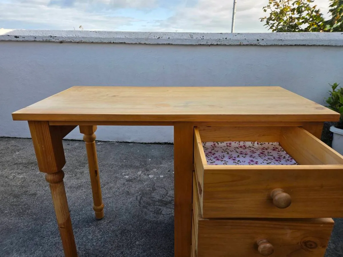 Desk - Image 2