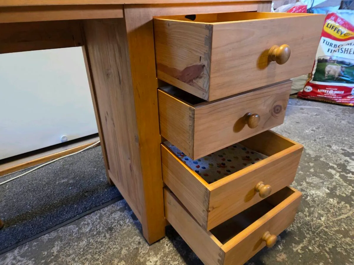 Desk - Image 4