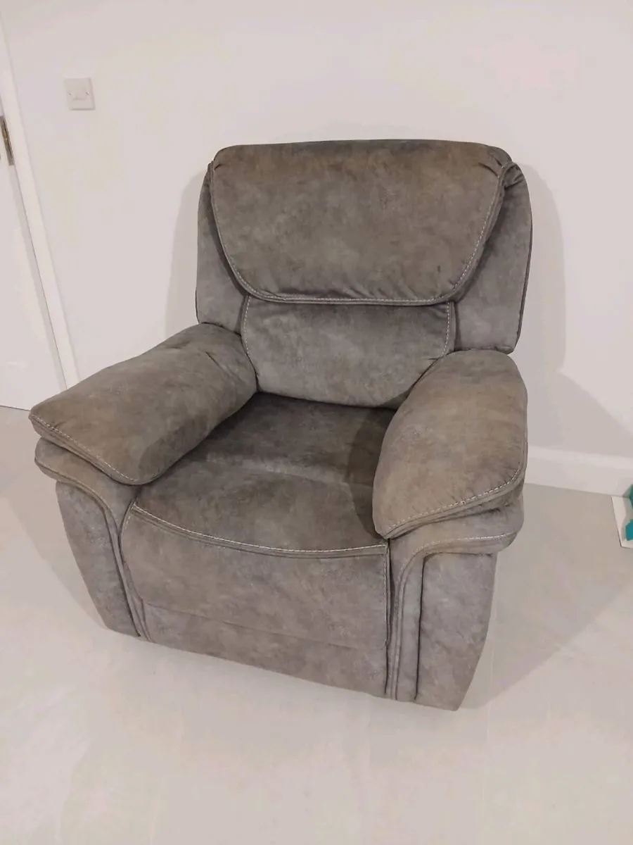 Single Manual Fabric Reclining Chair - Image 1