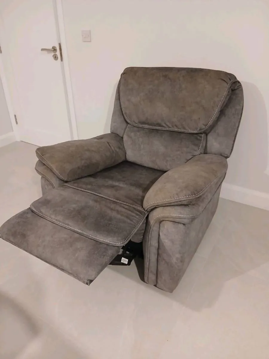 Single Manual Fabric Reclining Chair - Image 2