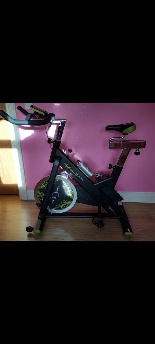 Aerobic exercise bike - Image 1