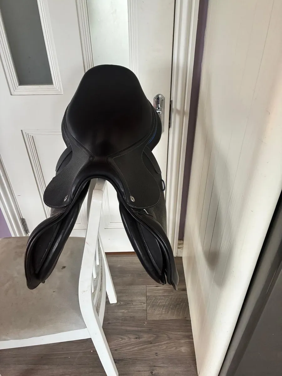 Brand new CWD 17.5 saddle - Image 4