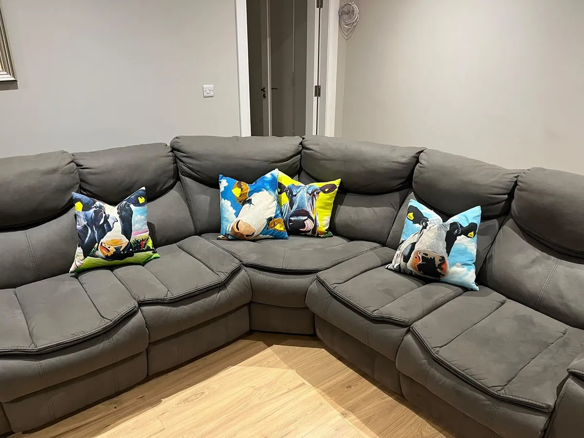 Corner Couch - Image 1