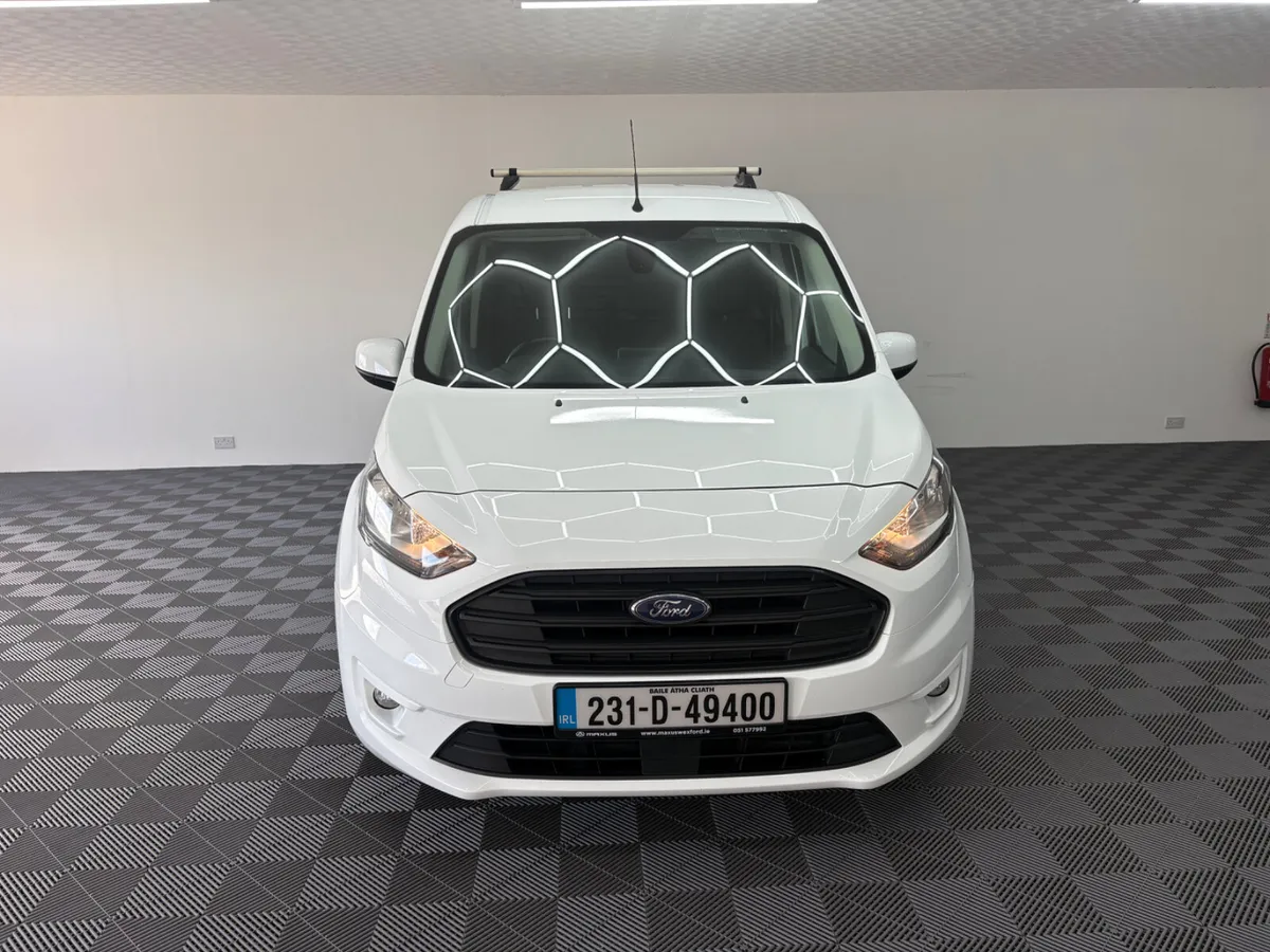 Ford Transit Connect Limited 1.5 D 3 seat 2023 - Image 4