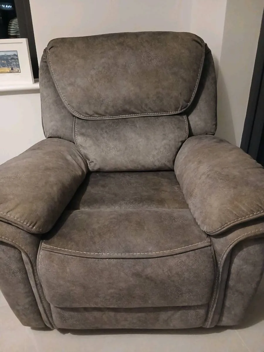 Single Manual Fabric Reclining Chair - Image 4
