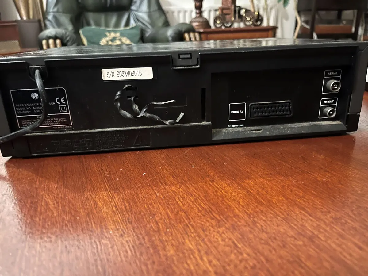 Video cassette recorder - Image 2