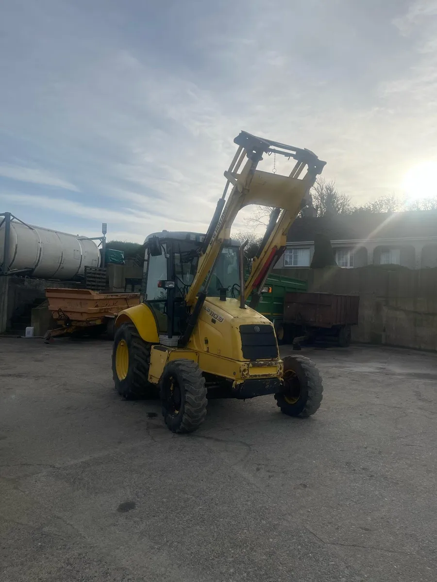 New Holland 110 b loader - Image 2