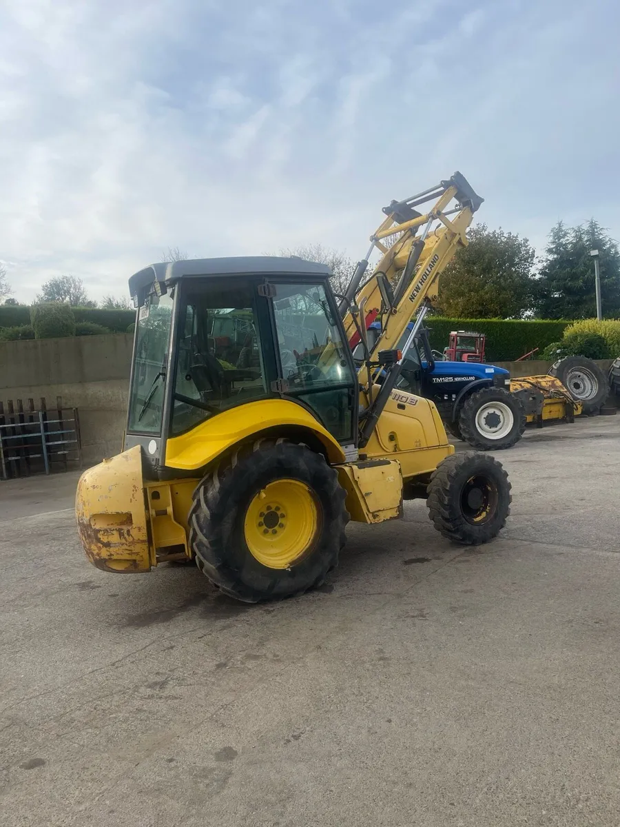 New Holland 110 b loader - Image 3