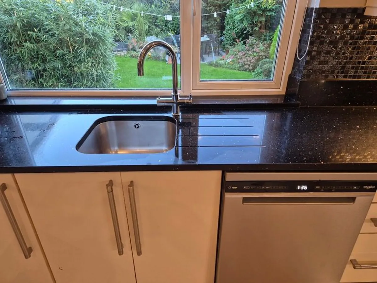 Full kitchen with quartz worktop and appliances - Image 3