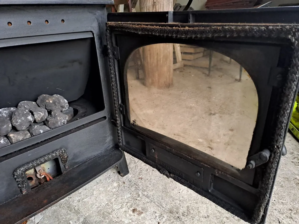 Oil fired stove - Image 2