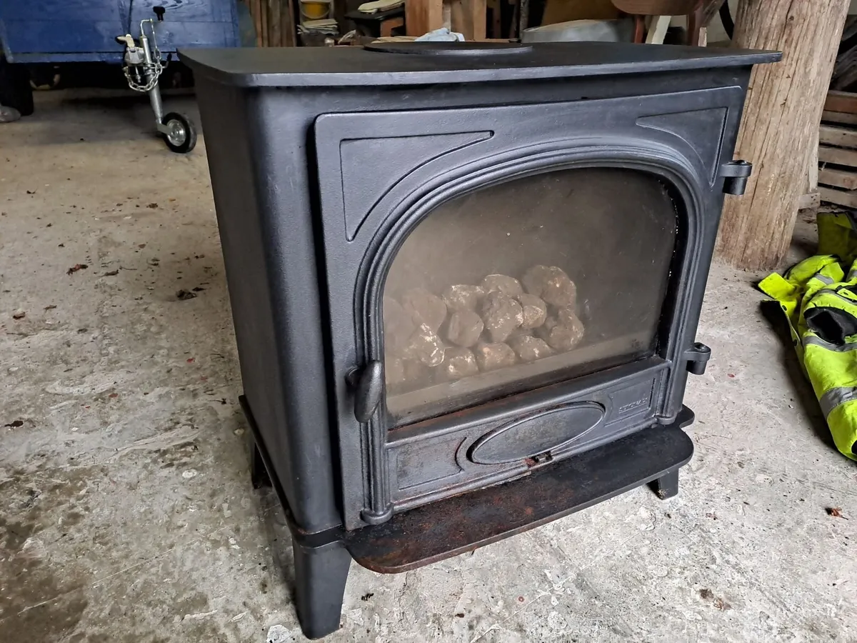 Oil fired stove - Image 1