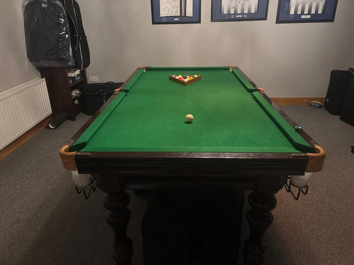 Pool table - Image 1