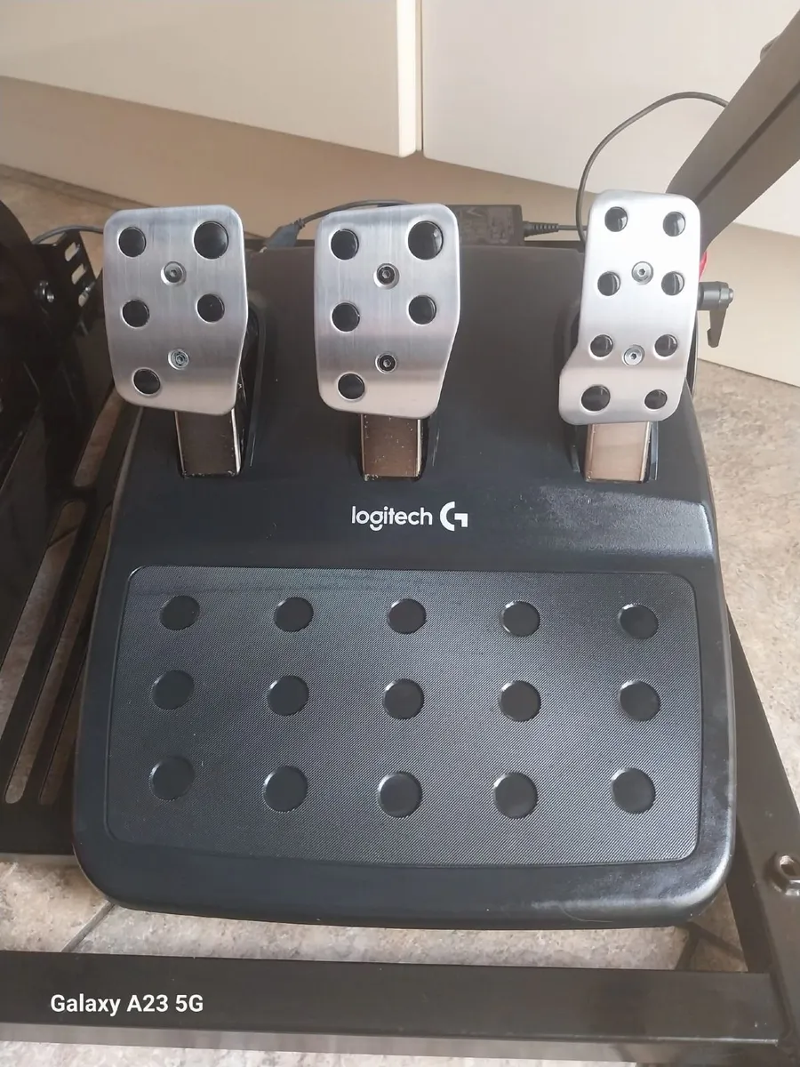 Logitech G29 steering wheel, pedals, gearshift, st - Image 2