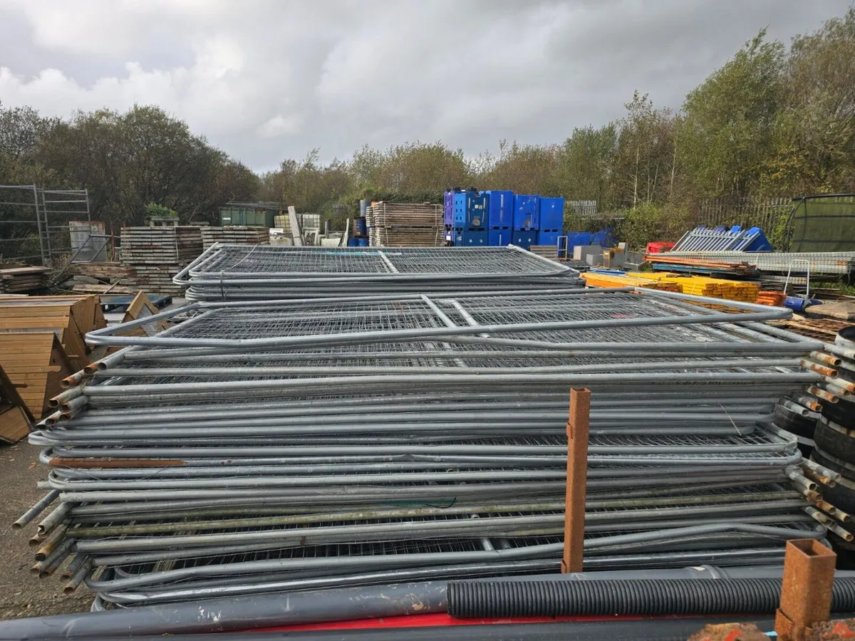 HERAS TEMPORARY FENCING PANELS - Image 2