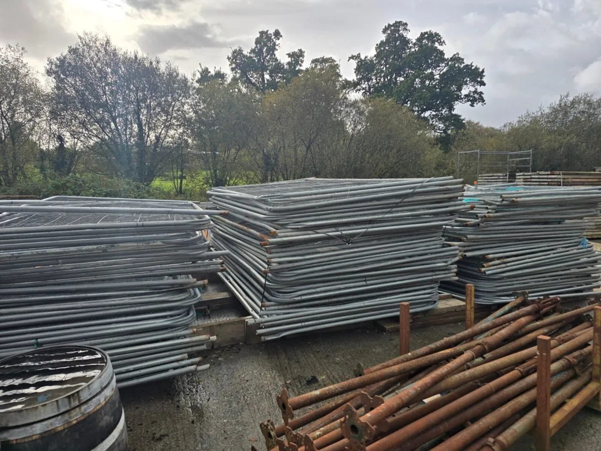 HERAS TEMPORARY FENCING PANELS - Image 2