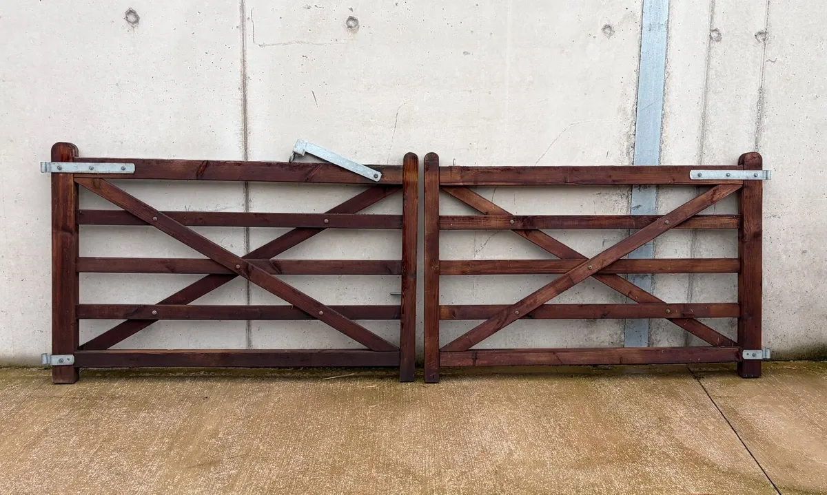 Wooden gates - Image 1